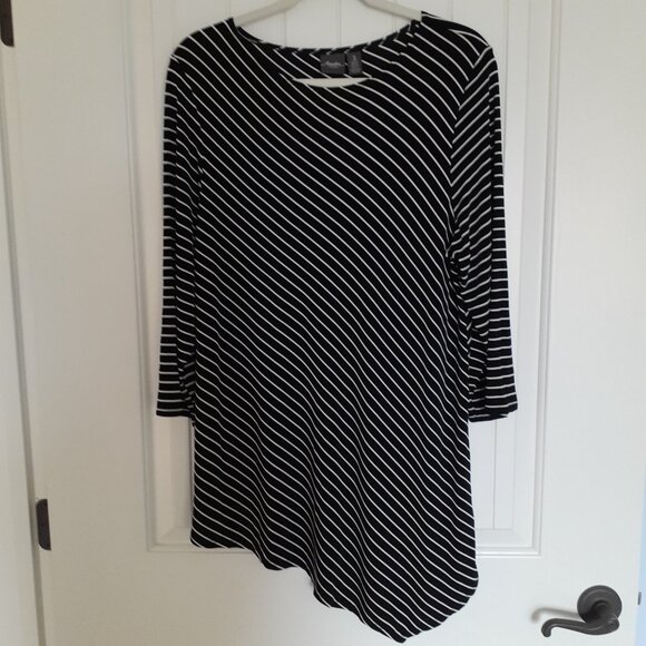 Chico's Travelers Diagonal Stripe Asymmetrical Hem Tunic Black Size 3/Size XL - Picture 9 of 9